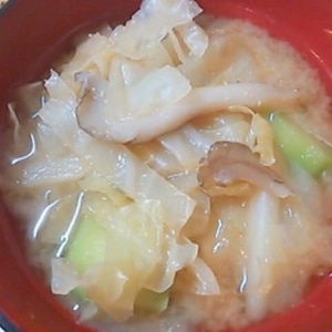 キャベツと舞茸のお味噌汁